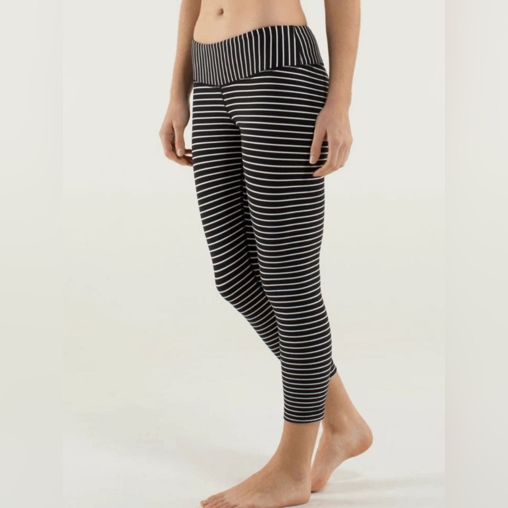 Lululemon wunder under black/white stripe cropped leggings, size 6